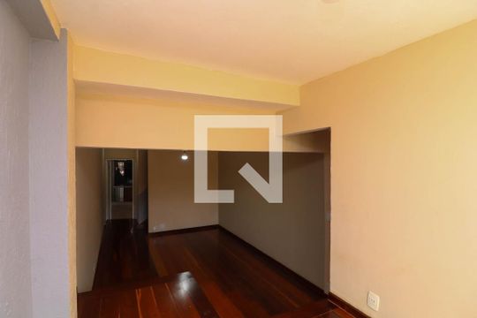 Sala  de casa para alugar com 2 quartos, 95m² em Jardim Santa Rosa, Taboão da Serra
