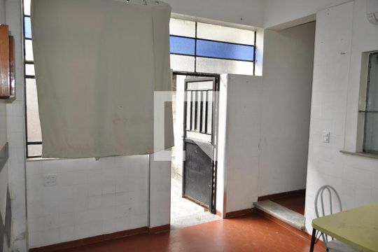 Casa para alugar com 1 quarto, 29m² em Lins de Vasconcelos, Rio de Janeiro