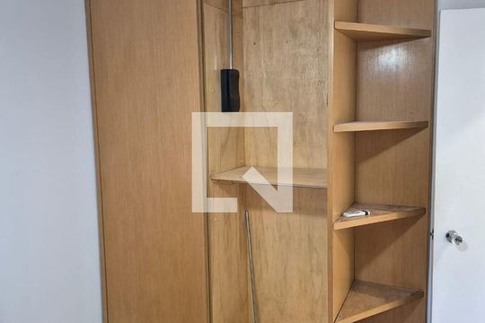 Quarto de apartamento para alugar com 2 quartos, 56m² em Chacara Nossa Senhora do Bom Conselho, São Paulo