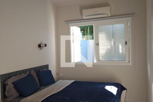 Quarto de casa de condomínio à venda com 2 quartos, 106m² em Rio Branco, Canoas