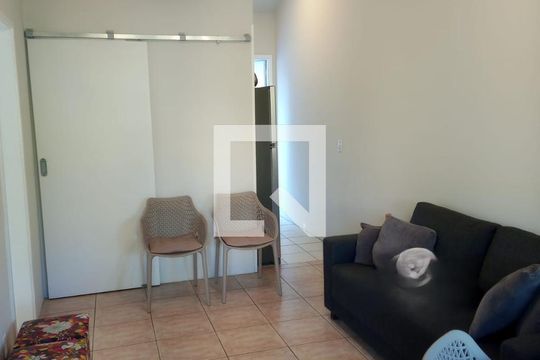 Sala de casa de condomínio à venda com 2 quartos, 106m² em Rio Branco, Canoas