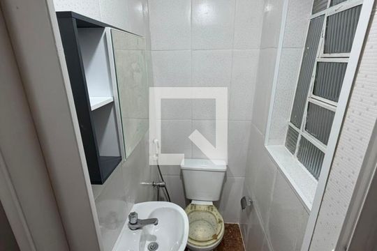 Banheiro de casa para alugar com 3 quartos, 160m² em Vila Antonieta, São Paulo