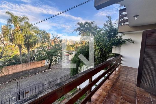 Casa para alugar com 4 quartos, 418m² em Guarani, Novo Hamburgo
