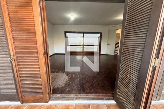 Casa para alugar com 4 quartos, 418m² em Guarani, Novo Hamburgo