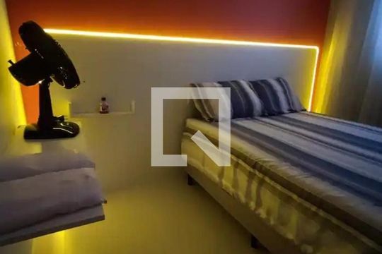 Quarto de apartamento para alugar com 2 quartos, 40m² em Parque Santa Rosa, Suzano