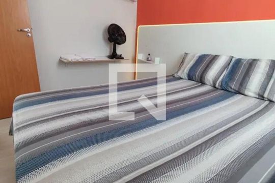 Quarto de apartamento para alugar com 2 quartos, 40m² em Parque Santa Rosa, Suzano