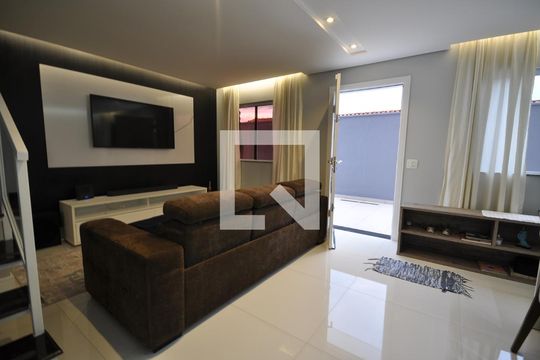 Sala de casa de condomínio à venda com 3 quartos, 145m² em Vila Paiva, São Paulo