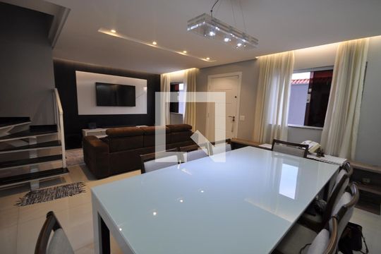 Sala de casa de condomínio à venda com 3 quartos, 145m² em Vila Paiva, São Paulo