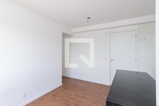 Apartamento à venda com 2 quartos, 40m² em Vila Zat, São Paulo