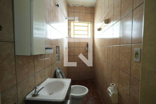 Banheiro Social de casa para alugar com 1 quarto, 30m² em Vila Palmares, Santo André