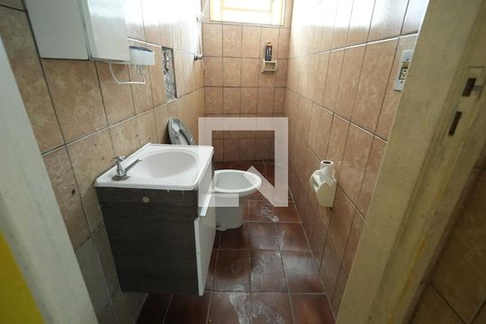 Banheiro Social de casa para alugar com 1 quarto, 30m² em Vila Palmares, Santo André