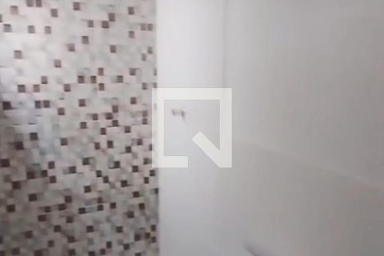 Banheiro de casa de condomínio para alugar com 2 quartos, 38m² em Penha de França, São Paulo