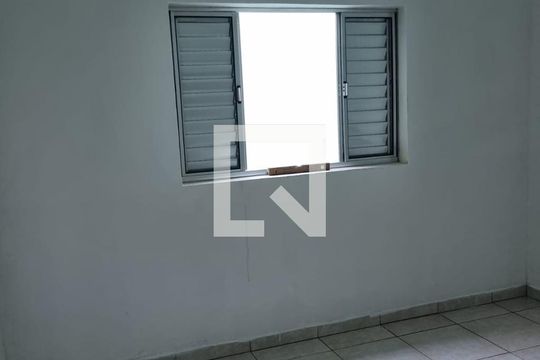 Quarto de casa à venda com 4 quartos, 200m² em Parque Sao Rafael, São Paulo