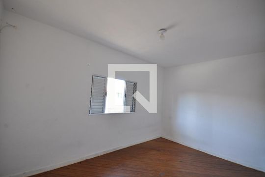Sala/Quarto de casa à venda com 2 quartos, 150m² em Parque Edu Chaves, São Paulo