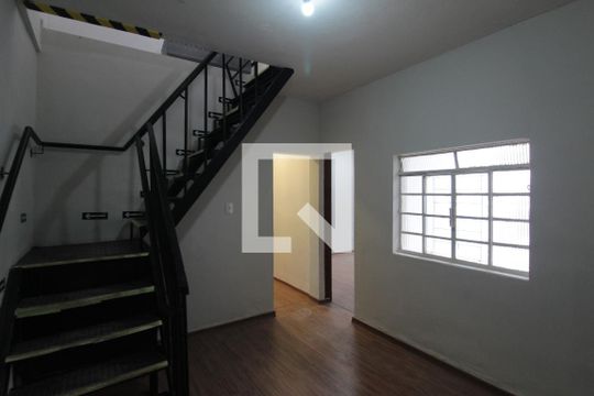 Sala de TV de casa para alugar com 6 quartos, 360m² em Itapoã, Belo Horizonte