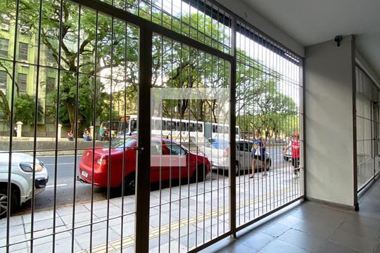 Área externa de apartamento para alugar com 1 quarto, 27m² em Farroupilha, Porto Alegre