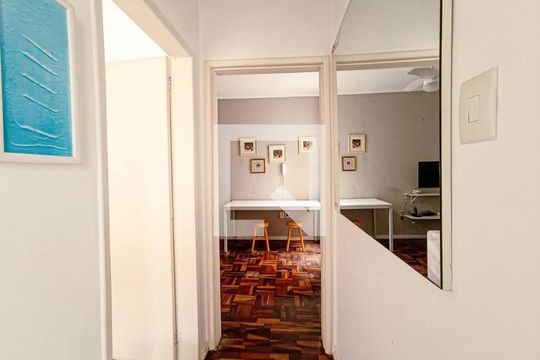 Corredor de apartamento à venda com 1 quarto, 40m² em Menino Deus, Porto Alegre