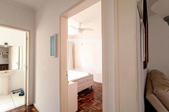 Corredor de apartamento à venda com 1 quarto, 40m² em Menino Deus, Porto Alegre