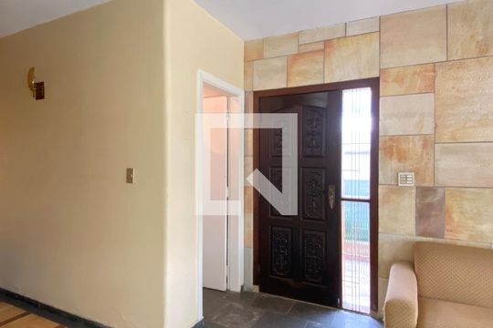 Sala de casa para alugar com 3 quartos, 205m² em Vila Campesina, Osasco