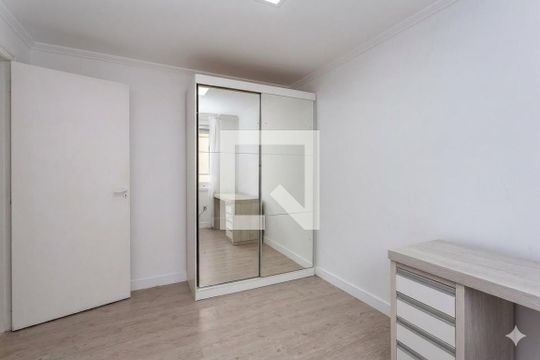 Quarto de apartamento para alugar com 2 quartos, 145m² em Passo d’Areia, Porto Alegre