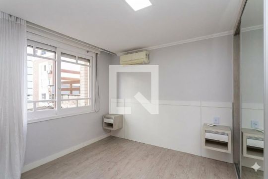 Quarto de apartamento para alugar com 2 quartos, 145m² em Passo d’Areia, Porto Alegre