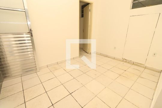 Sala de apartamento para alugar com 2 quartos, 50m² em Canela, Salvador
