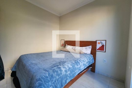 Quarto de apartamento para alugar com 3 quartos, 56m² em Europa, Contagem