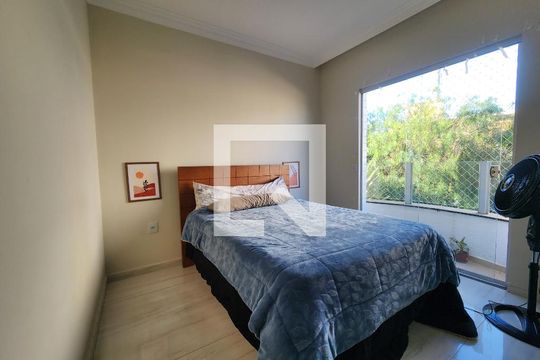 Quarto de apartamento para alugar com 3 quartos, 56m² em Europa, Contagem