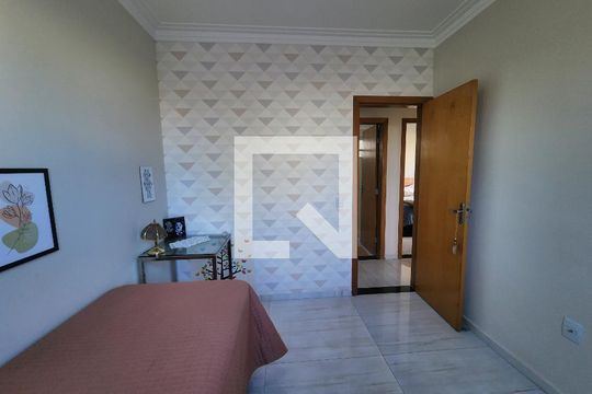 Quarto de apartamento para alugar com 3 quartos, 56m² em Europa, Contagem