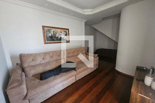 Sala de casa para alugar com 2 quartos, 250m² em Heliópolis, Belo Horizonte