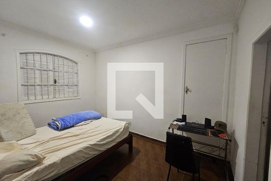 Quarto de casa para alugar com 2 quartos, 250m² em Heliópolis, Belo Horizonte