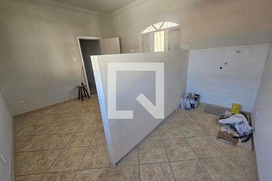 Quarto de casa para alugar com 3 quartos, 150m² em Heliópolis, Belo Horizonte