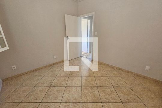 Quarto de casa para alugar com 3 quartos, 150m² em Heliópolis, Belo Horizonte