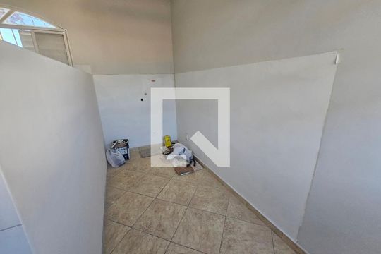 Quarto de casa para alugar com 3 quartos, 150m² em Heliópolis, Belo Horizonte