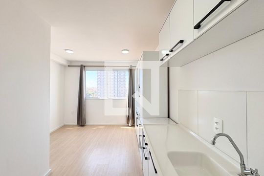Cozinha de kitnet/studio para alugar com 1 quarto, 17m² em Freguesia do Ó, São Paulo