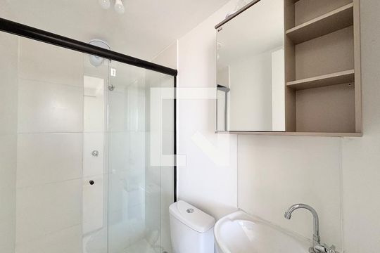 Banheiro de kitnet/studio para alugar com 1 quarto, 17m² em Freguesia do Ó, São Paulo