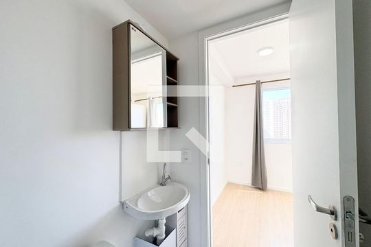 Banheiro de kitnet/studio para alugar com 1 quarto, 17m² em Freguesia do Ó, São Paulo