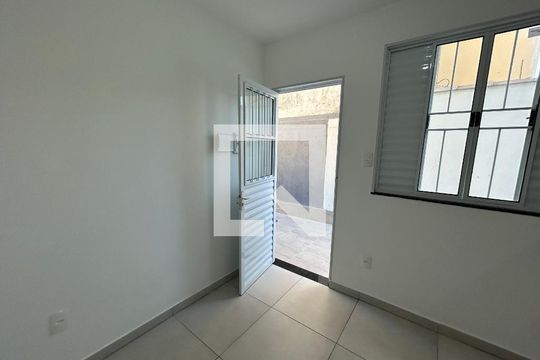 Casa para alugar com 1 quarto, 28m² em Bento Ribeiro, Rio de Janeiro