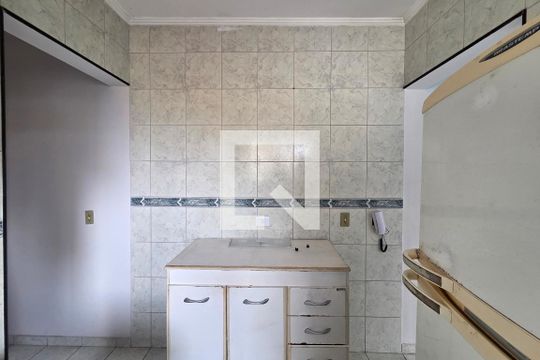 Cozinha de apartamento para alugar com 1 quarto, 44m² em Vila Tupi, Praia Grande