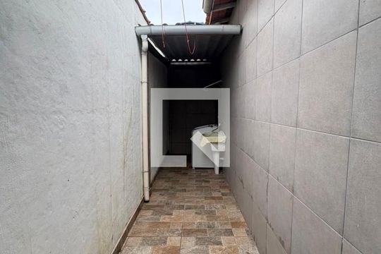 Área externa de casa para alugar com 2 quartos, 125m² em Vila Tupi, Praia Grande