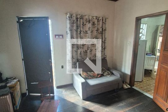 Sala de casa à venda com 3 quartos, 240m² em Brás de Pina, Rio de Janeiro