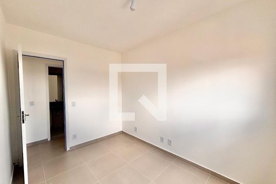 Quarto de apartamento para alugar com 2 quartos, 58m² em Jardim das Belezas, Carapicuíba