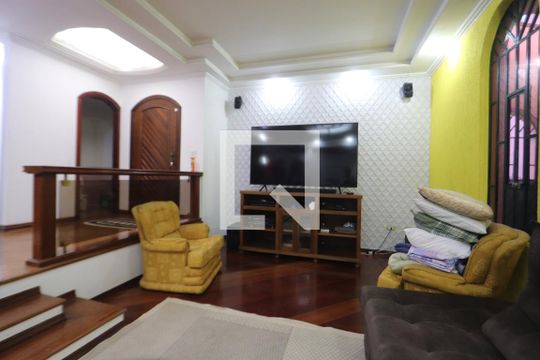 Casa para alugar com 3 quartos, 630m² em Vila Ivone, São Paulo