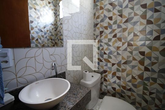 Banheiro de casa de condomínio para alugar com 3 quartos, 160m² em Taquara, Rio de Janeiro