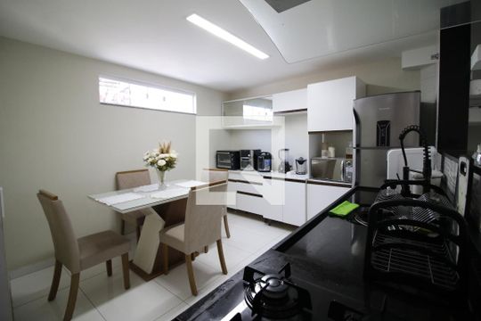Cozinha de casa de condomínio para alugar com 3 quartos, 160m² em Taquara, Rio de Janeiro