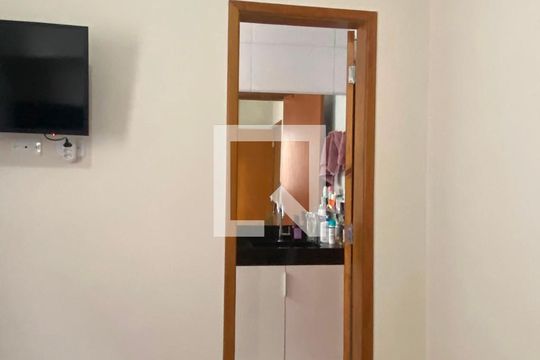 Quarto de apartamento para alugar com 2 quartos, 100m² em Vila Vitória, Santo André
