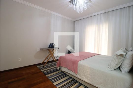 Quarto 1 - Suíte de casa para alugar com 3 quartos, 250m² em Jardim Karaíba, Uberlândia