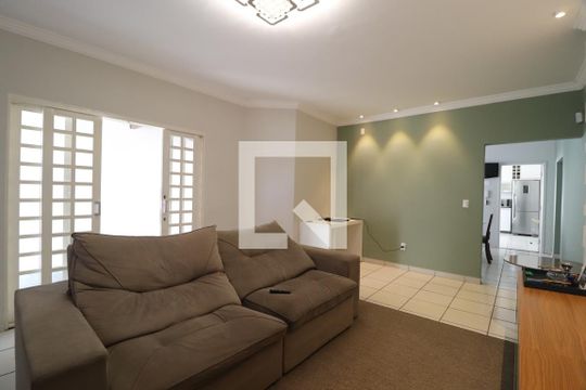 Sala de casa para alugar com 3 quartos, 250m² em Jardim Karaíba, Uberlândia