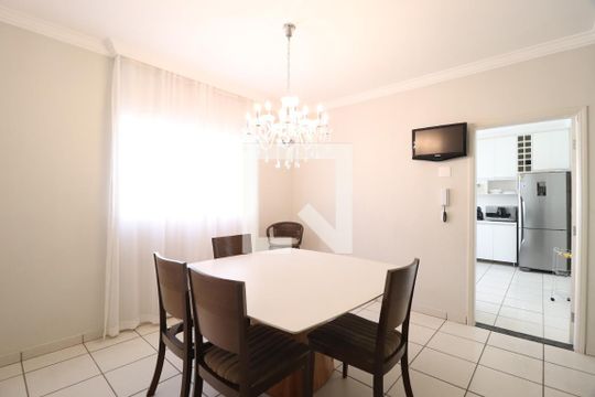 Sala de Jantar de casa para alugar com 3 quartos, 250m² em Jardim Karaíba, Uberlândia