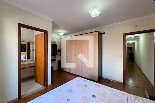 Suite 1 de casa para alugar com 4 quartos, 160m² em Vila Camilópolis, Santo André